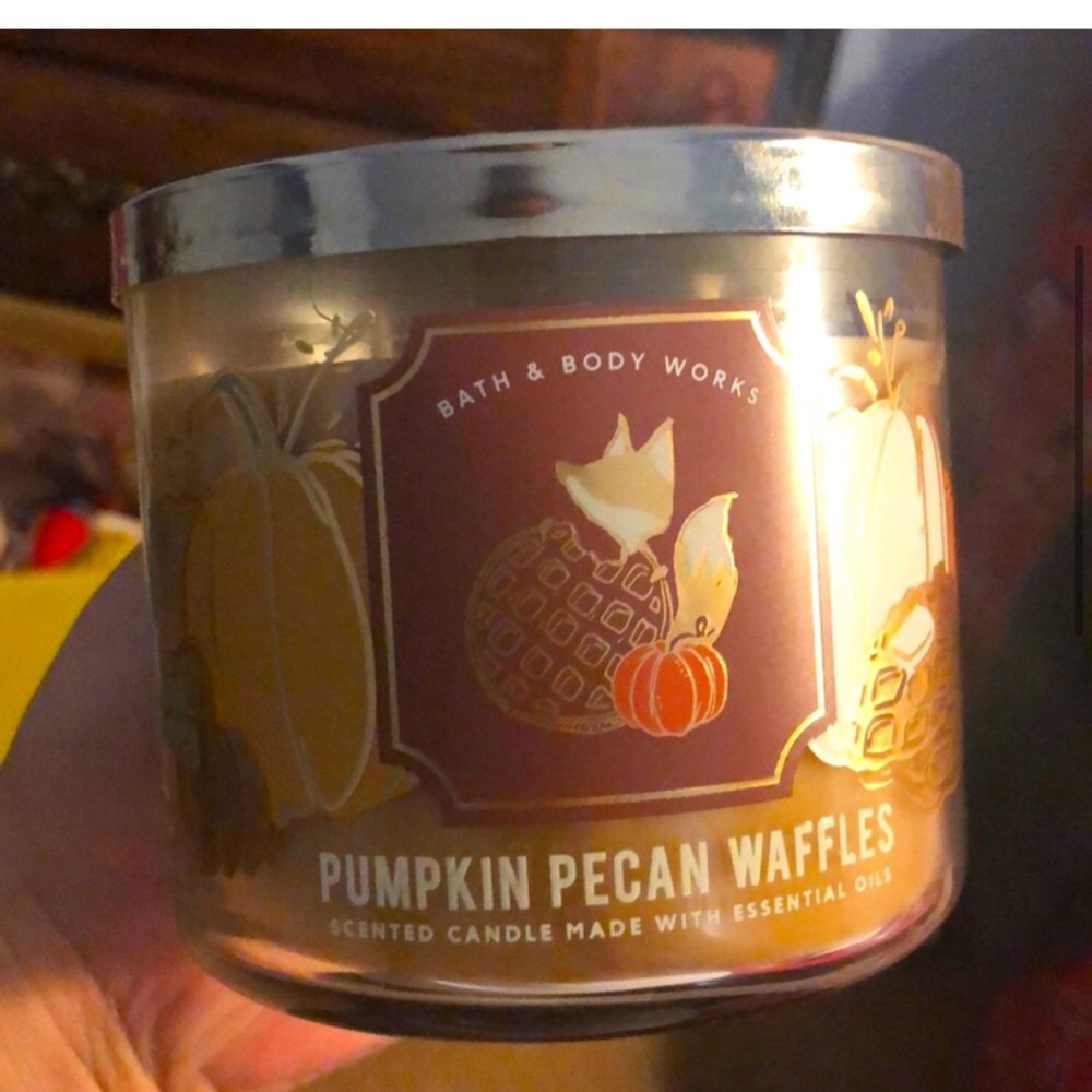 *BATH & BODY WORKS CANDLE*
